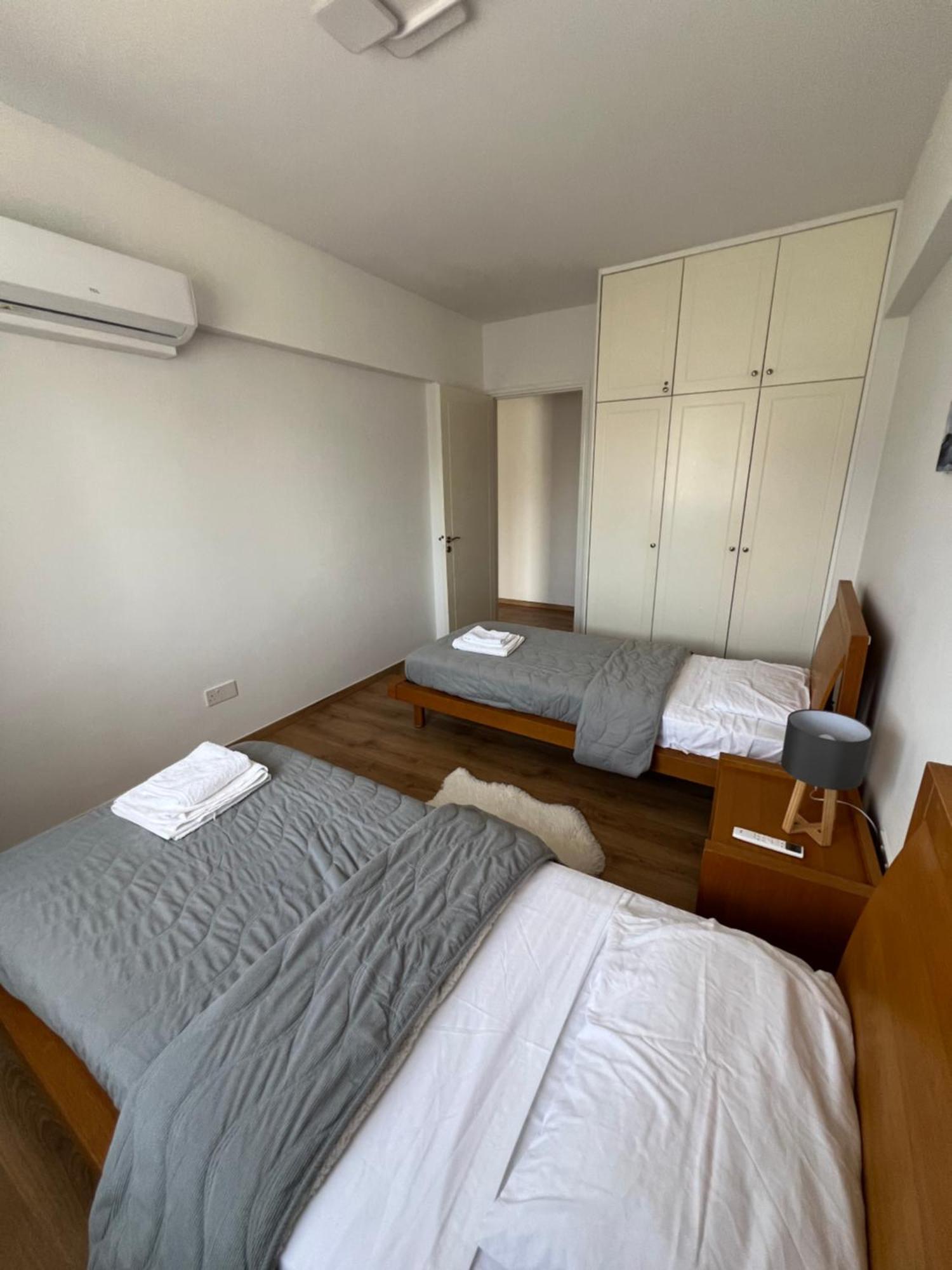 Iris Village Grand Apartment Paphos Exterior foto