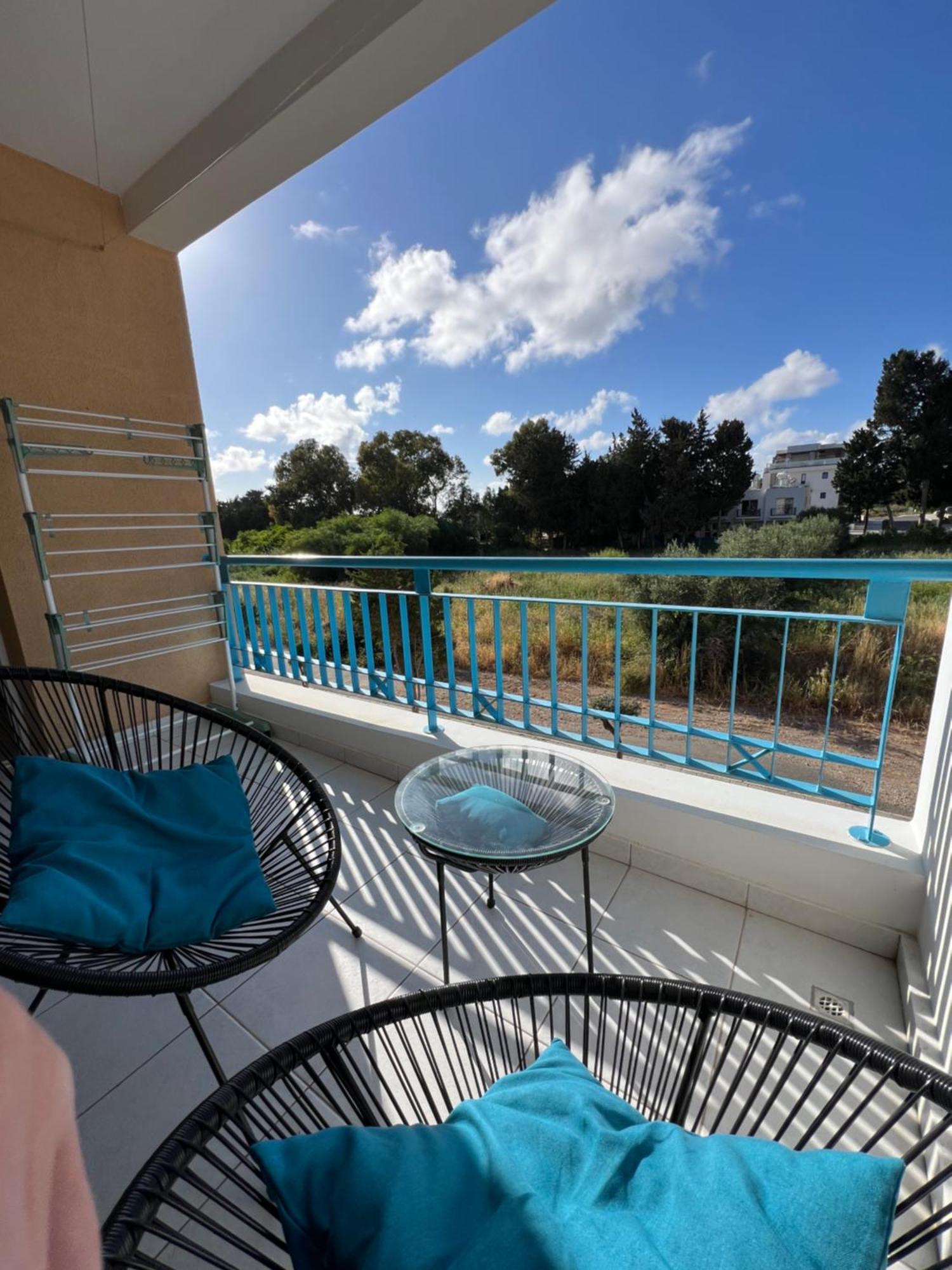 Iris Village Grand Apartment Paphos Exterior foto