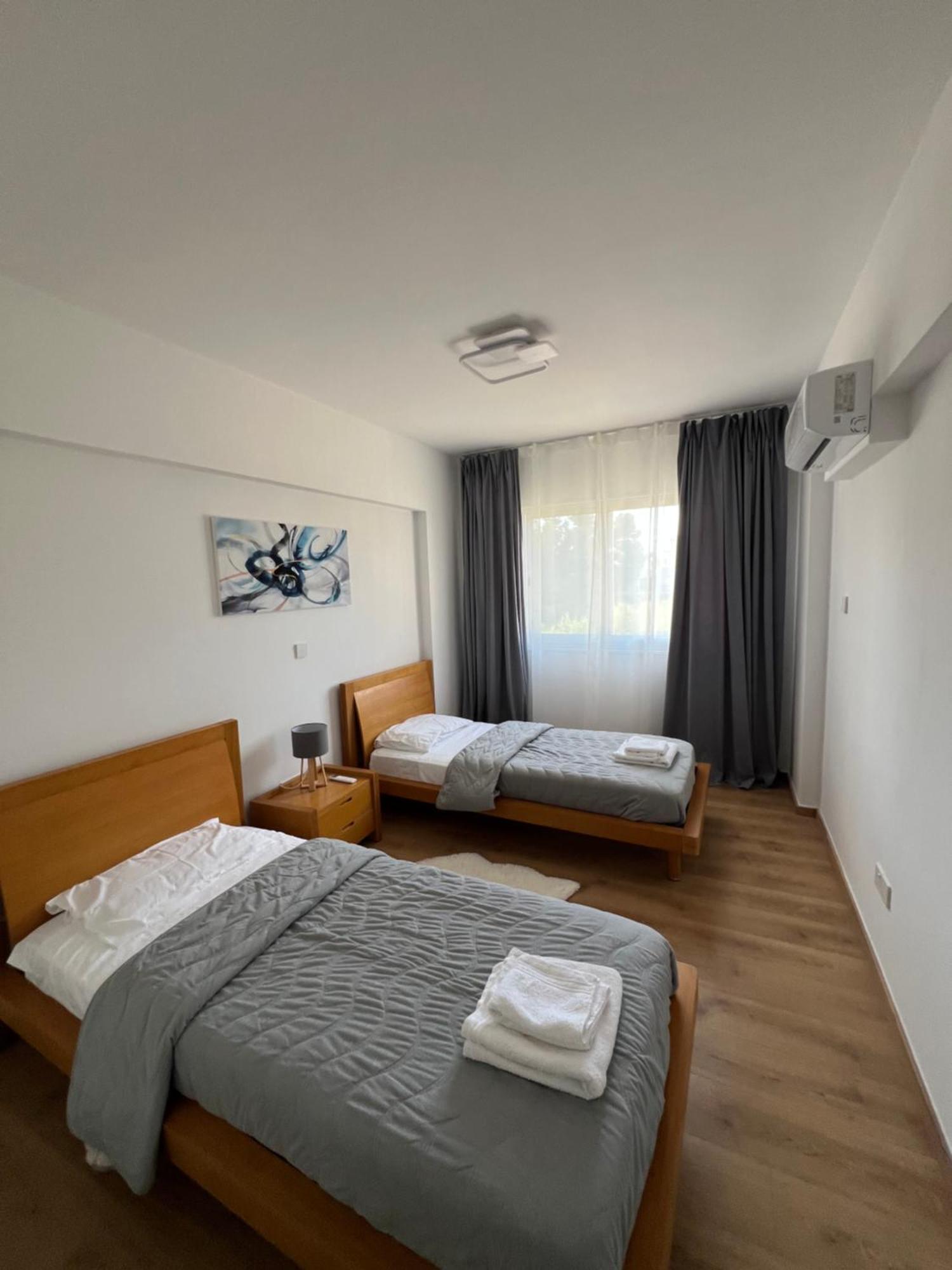 Iris Village Grand Apartment Paphos Exterior foto