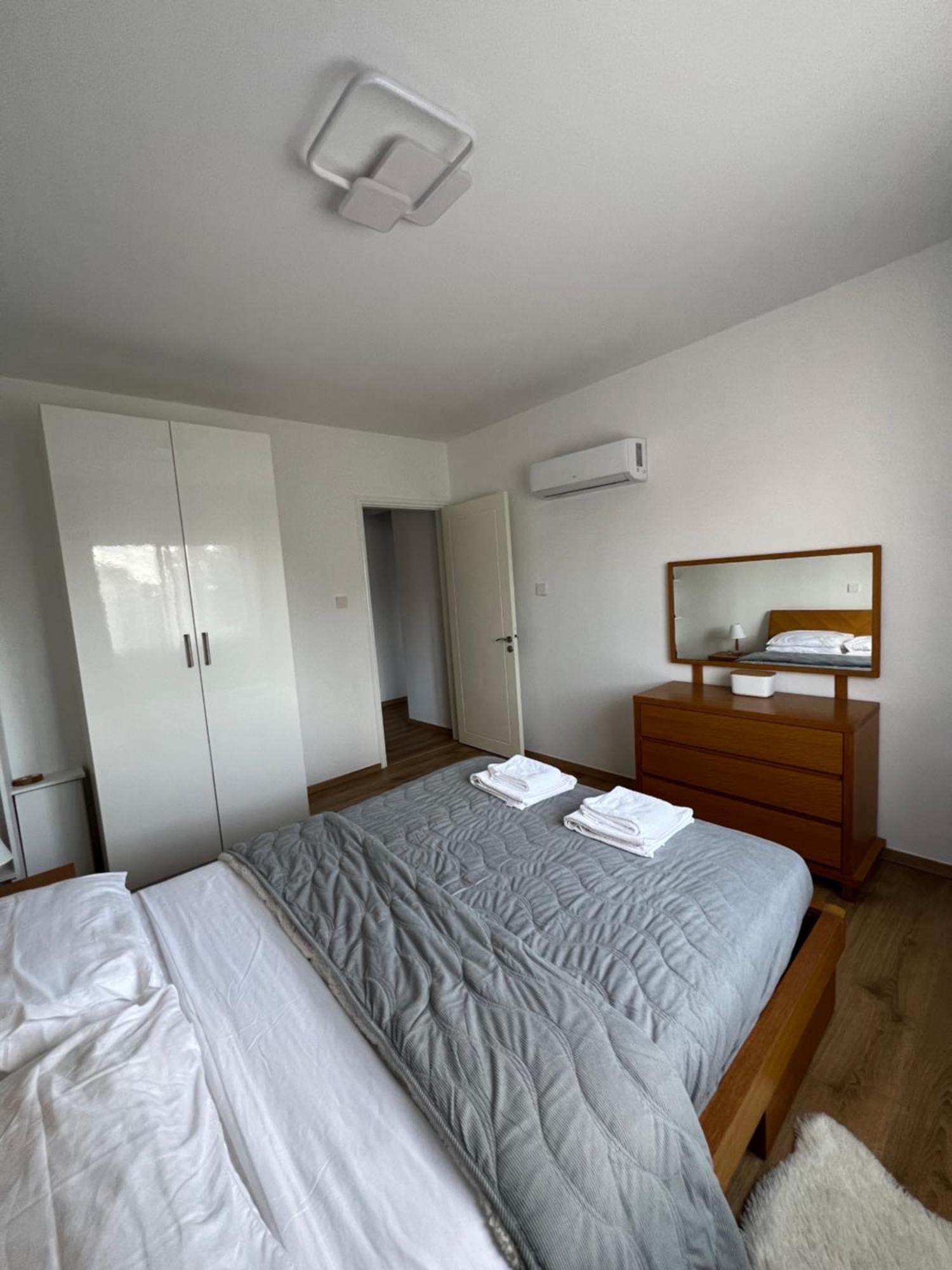 Iris Village Grand Apartment Paphos Exterior foto