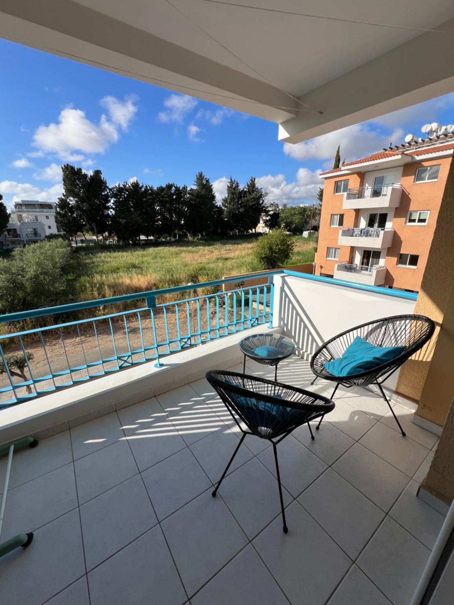 Iris Village Grand Apartment Paphos Exterior foto